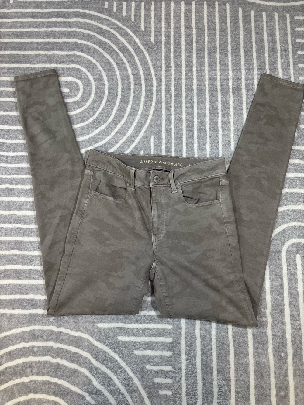 American Eagle Outfitters Jeans, Hi-Rise Jegging, 8L, X-Long, Light Camo - Picture 6 of 11